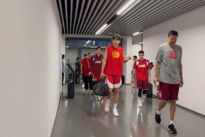 中国男篮全队抵达球馆！与黎巴嫩的关键一役即将打响！